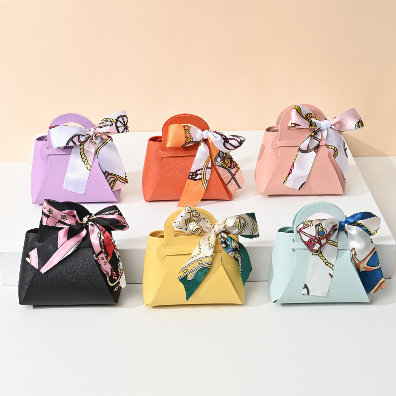 Wedding Supply List - 10/20/40 個配布革製ギフトバッグ結婚式の記念品バッグゲスト用ミニハンドバッグリボン付きキャンディ包装ボックスパーティー装飾