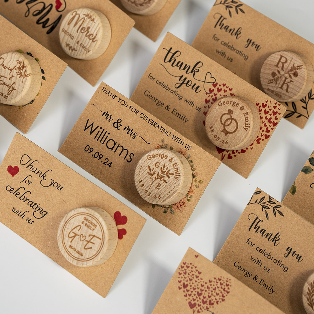 Wedding Supply List - パーソナライズギフトワインボトルストッパー、サンキューカード付き、結婚式のゲスト用コルクボトルストッパー、ブライダルシャワーパーティーグッズ