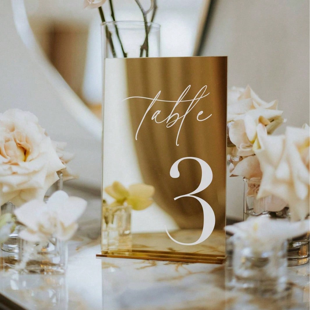 Table Number Gold - ゴールドアクリルミラーナンバーテーブルサイン、12×18CM、スタンド付きウェディングテーブルナンバー、結婚式の装飾